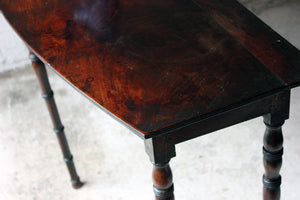 An Elegant Early 19thC Irish Mahogany Serving Table c.1820-30